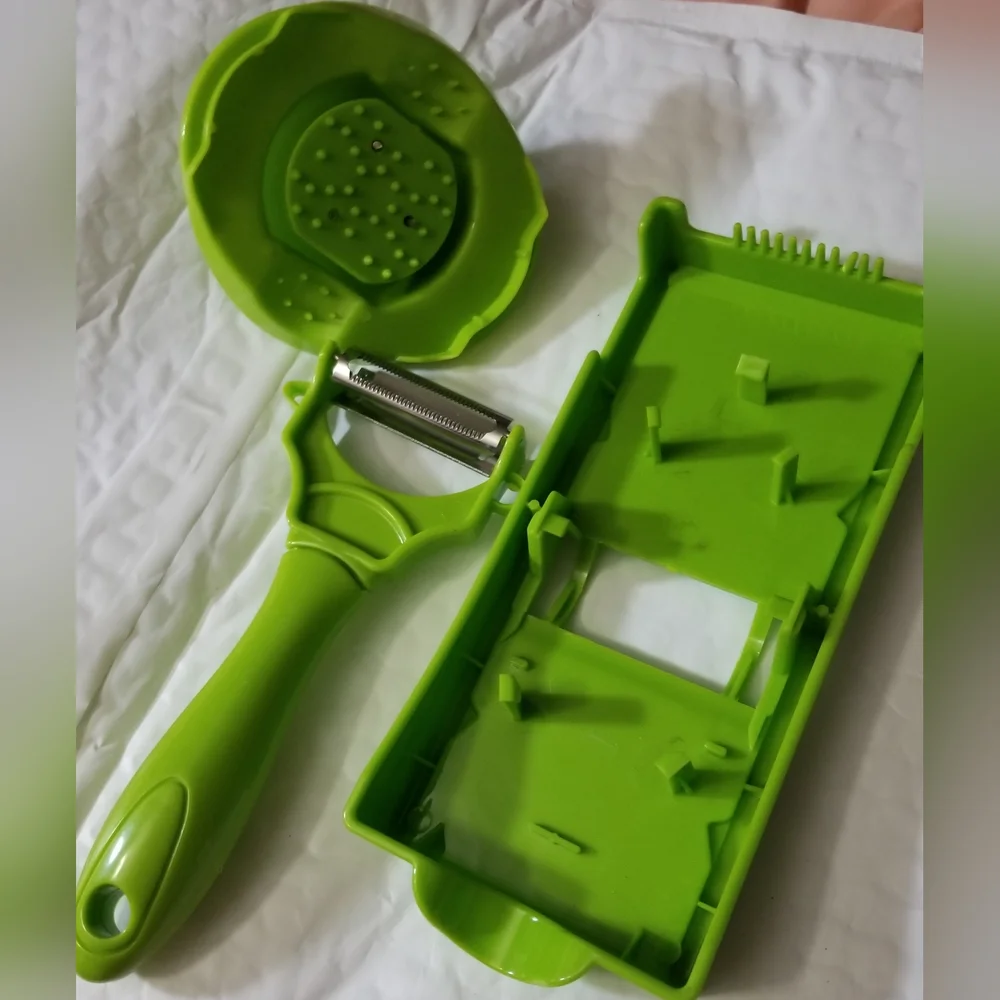 - Vegetable Chopper & Peeler Set